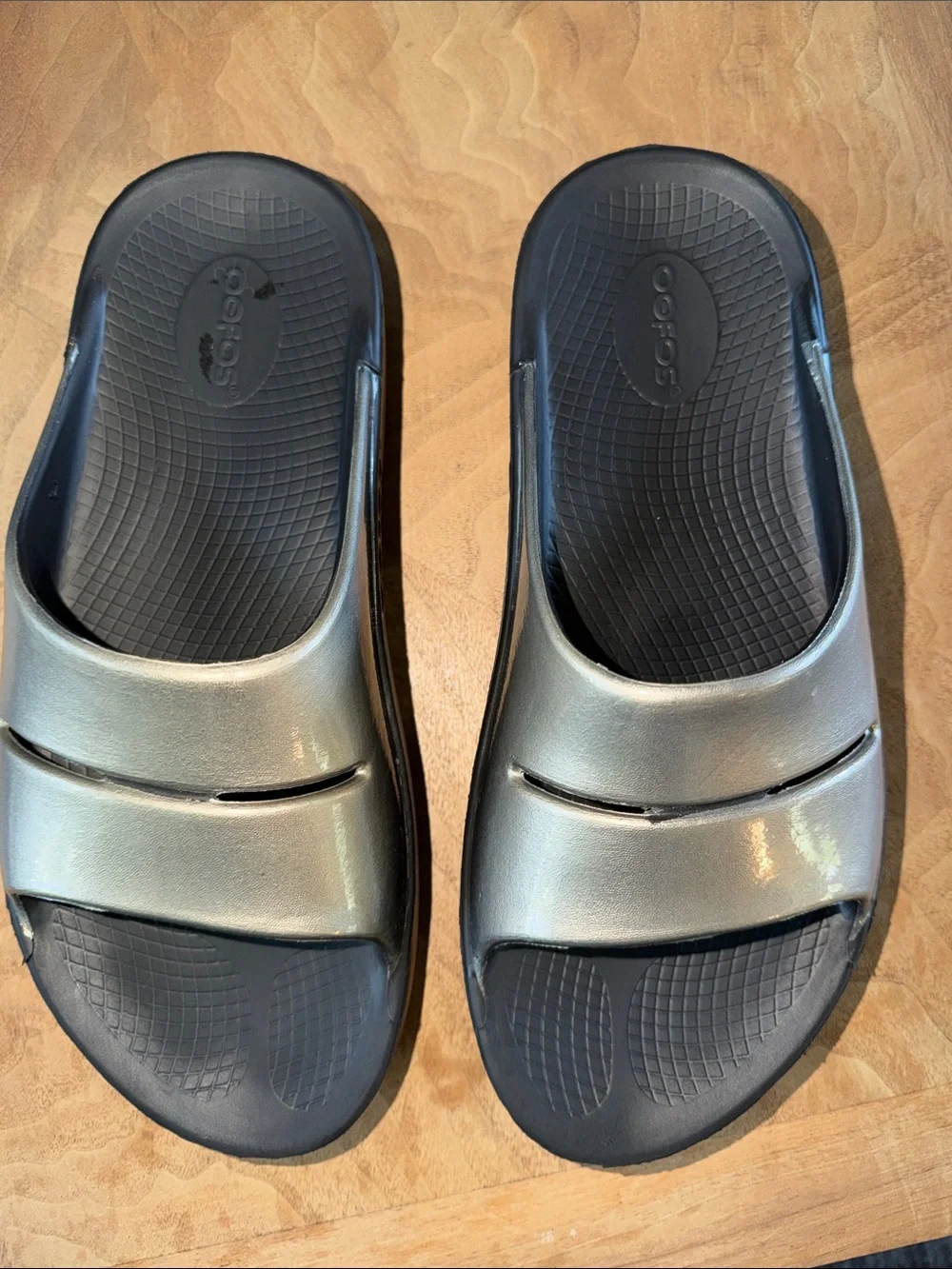 Oofos Ooahh Luxe Slides Size 11